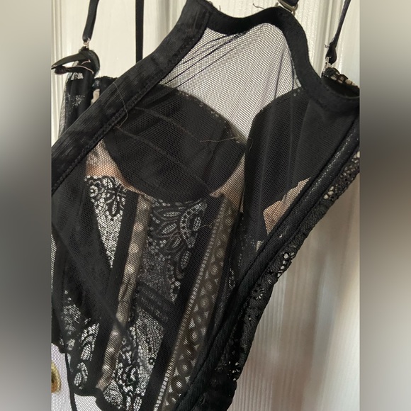 Victoria’s Secret Black Lacy Corset - Picture 6 of 7